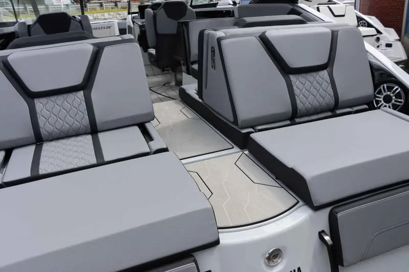 Slide: The Image of Yamaha 255XD 2025 - 8