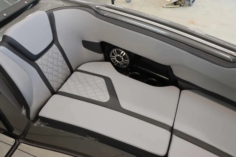 Slide: The Image of Yamaha 255XE 2025 - 15