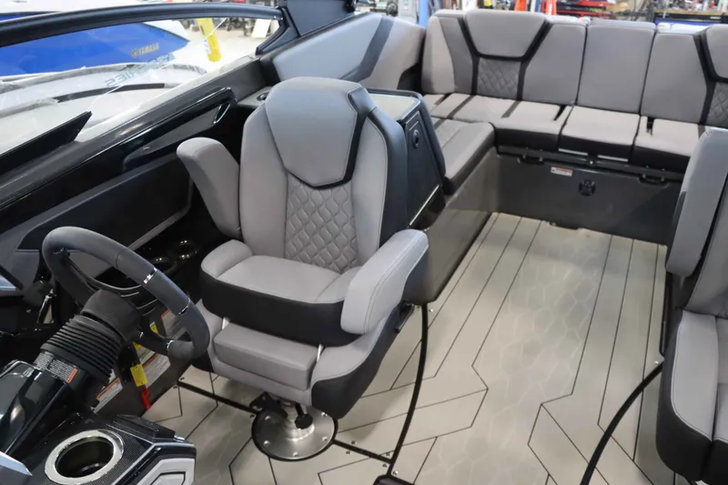 Slide: The Image of Yamaha 255XE 2025 - 18