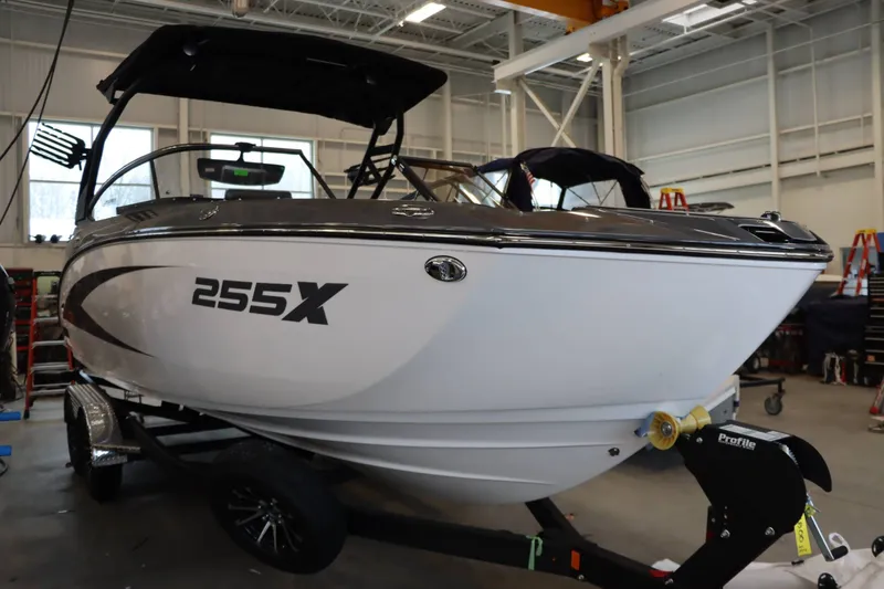 Slide: The Image of Yamaha 255XE 2025 - 2