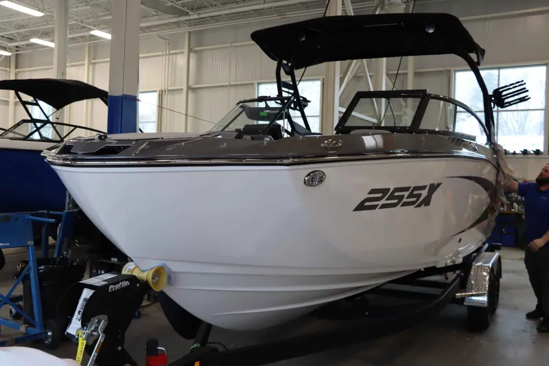 Slide: The Image of Yamaha 255XE 2025 - 3