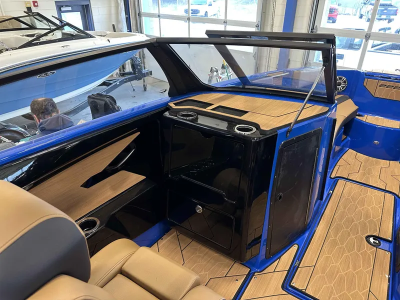 Slide: The Image of 2025 Yamaha Boats 222XE interior with sleek design and modern features. - 14