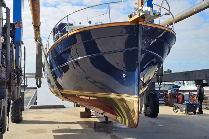 Slide: The Image of Menorquin 120 yacht from 2003 being lifted at a marina dock. - 33