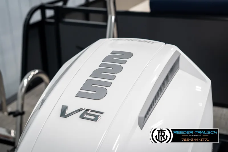 Slide: The Image of 2025 Tahoe LTZ EL V6 engine with Reeder-Trausch Marine branding. - 41