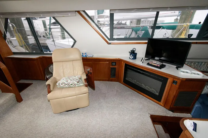 Slide: The Image of Interior of 1994 Carver 440 Aft Cabin Motor Yacht with recliner and TV. - 14