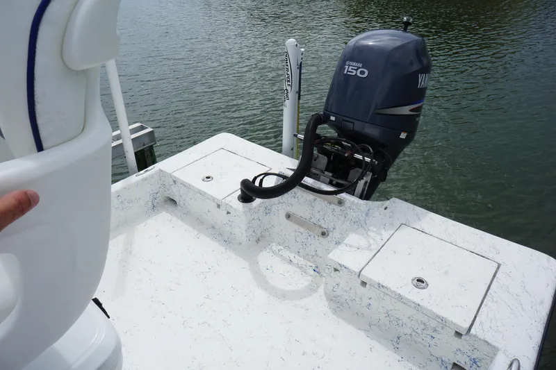 Slide: The Image of 2008 Marshall 21 Topwater Sport boat with Yamaha 150 outboard motor. - 10
