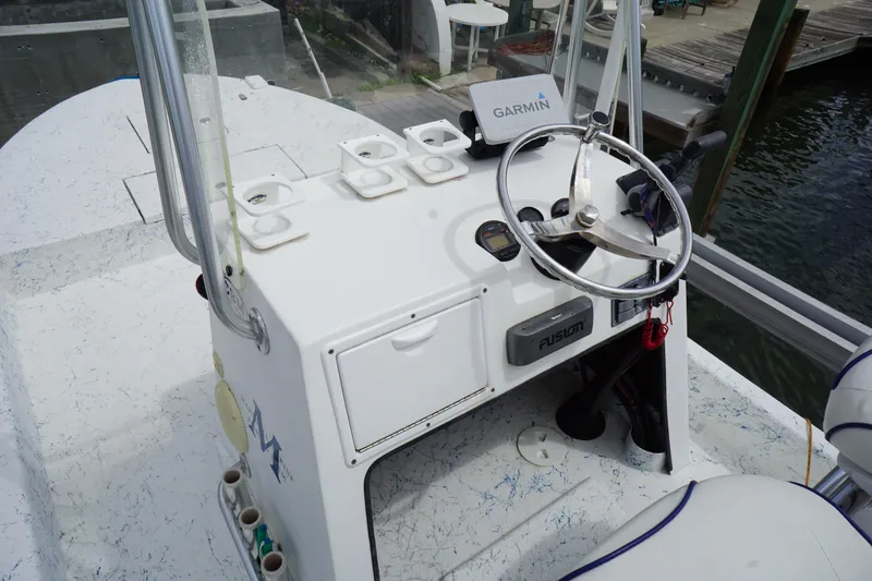 Slide: The Image of 2008 Marshall 21 Topwater Sport boat console with Garmin navigation system. - 9