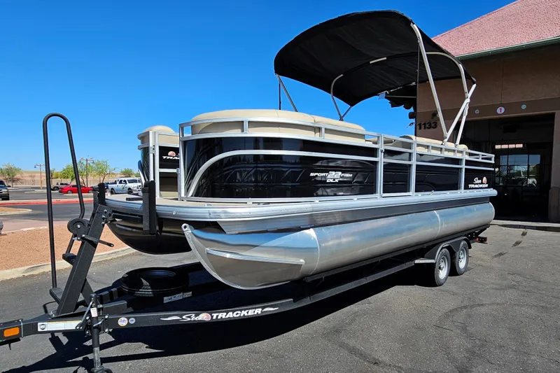 Slide: The Image of Sun Tracker SportFish 22 DLX 2024 - 3