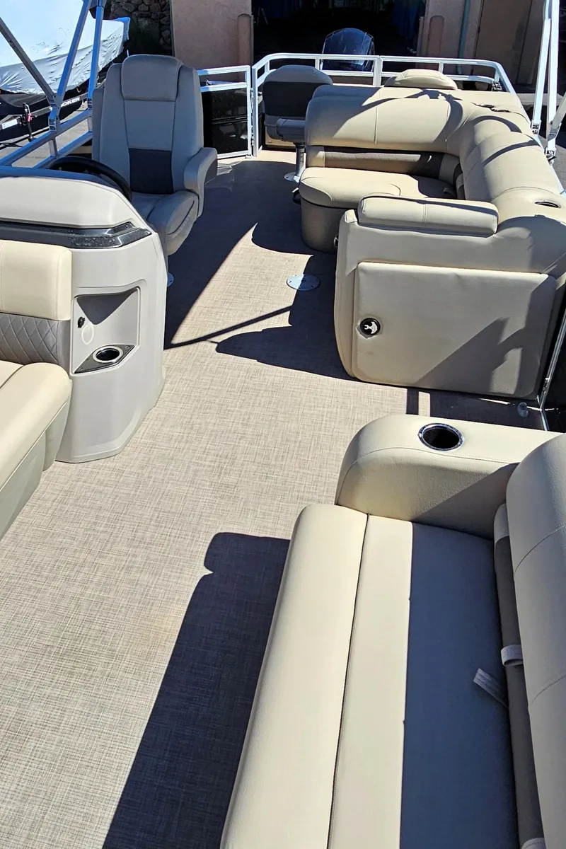 Slide: The Image of Sun Tracker SportFish 22 DLX 2024 - 5