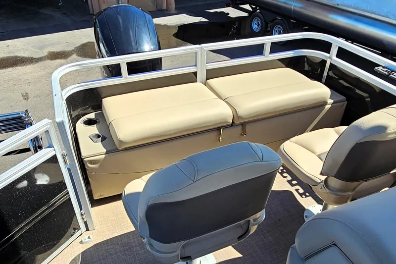 Slide: The Image of Sun Tracker SportFish 22 DLX 2024 - 7