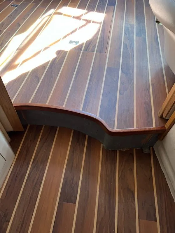 Slide: The Image of Teak flooring on 1995 Sea Ray 450 Sundancer yacht interior. - 18