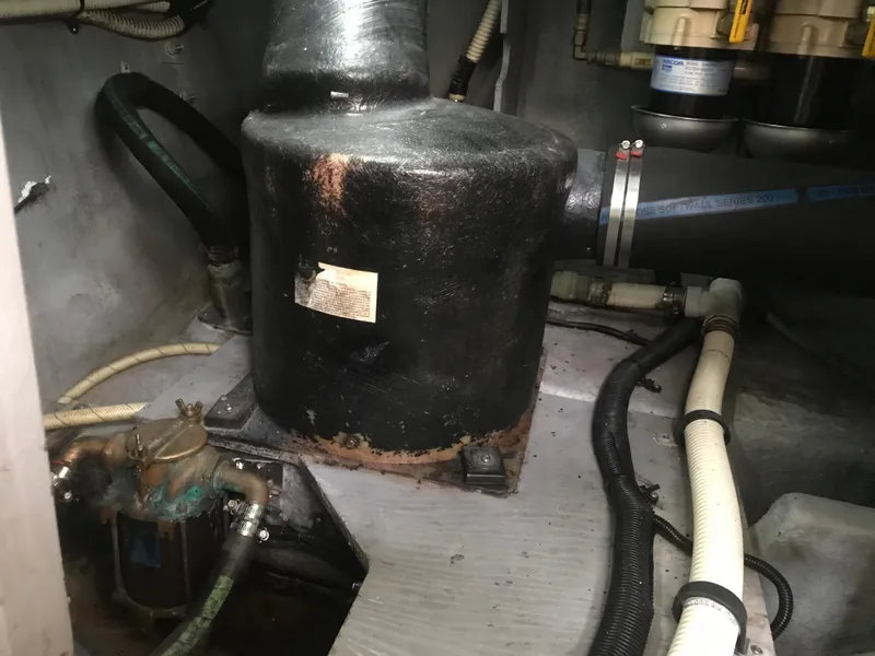 Slide: The Image of Engine room of 1995 Sea Ray 450 Sundancer with hoses and machinery. - 41