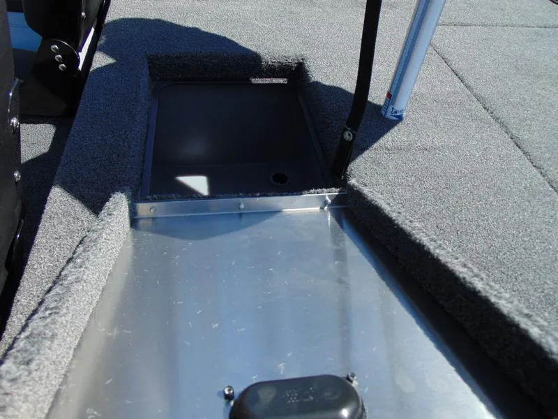 Slide: The Image of Crestliner 1700 Storm 2025 - 2