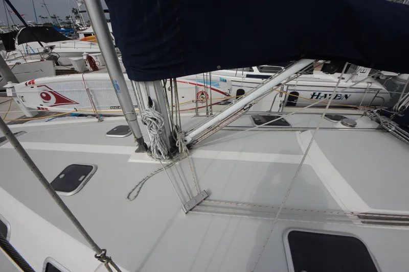 Slide: The Image of Deck view of a 1993 Catalina 42 MKI sailboat in a marina. - 24
