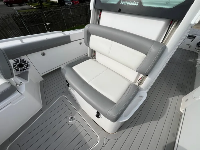 Slide: The Image of 2023 Everglades 253 Center Console boat seat with gray and white upholstery. - 24