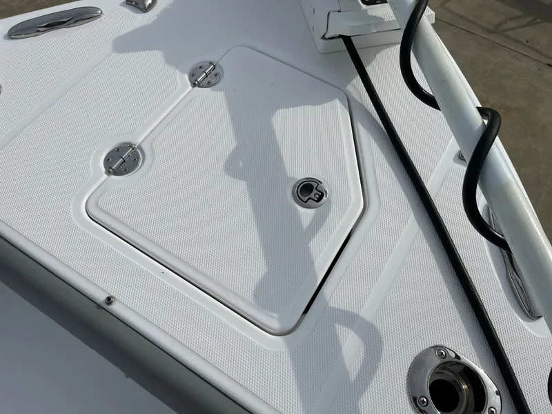 Slide: The Image of 2023 Everglades 253 Center Console boat deck with storage hatch and fittings. - 30
