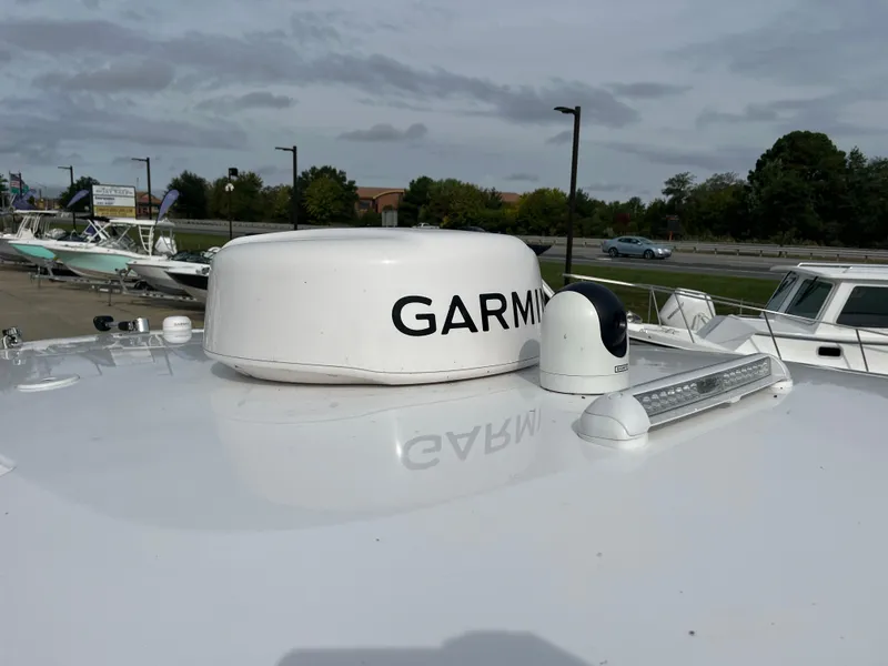 Slide: The Image of Garmin radar on 2023 Everglades 253 Center Console boat, docked outdoors. - 32