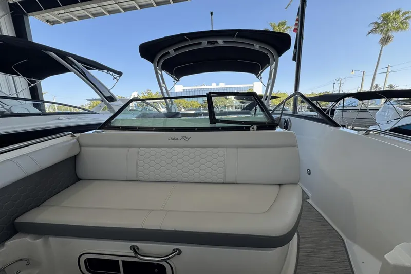 Slide: The Image of Sea Ray SDX 250 Outboard 2022 - 9