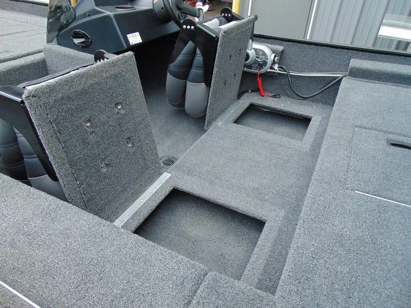 Slide: The Image of Crestliner 1700 Storm 2025 - 10