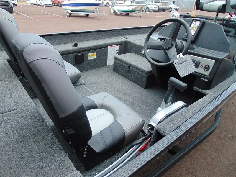 Slide: The Image of Crestliner 1700 Storm 2025 - 2