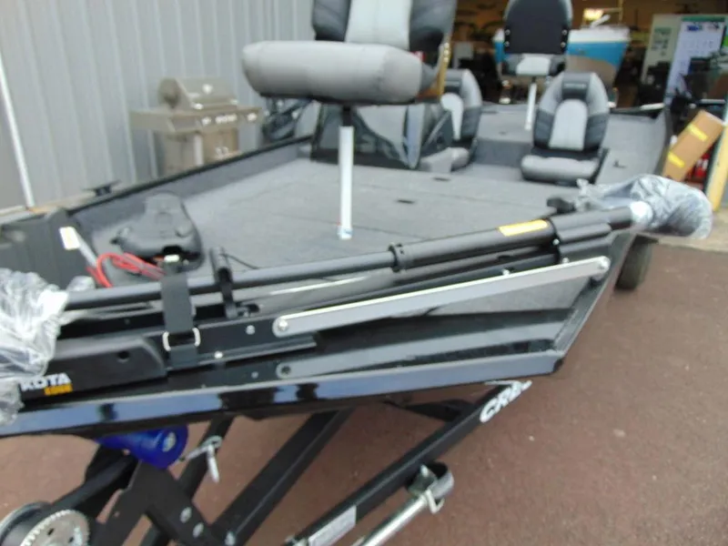 Slide: The Image of Crestliner 1700 Storm 2025 - 6