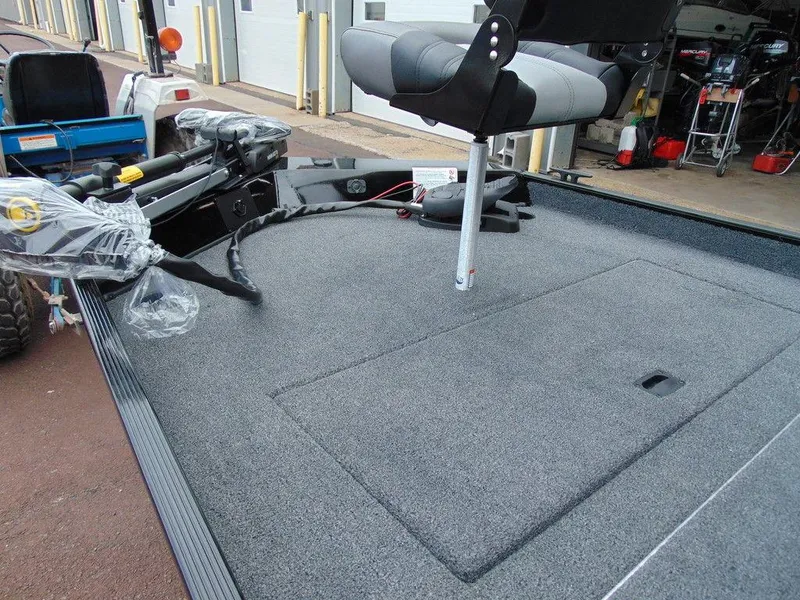 Slide: The Image of Crestliner 1700 Storm 2025 - 7