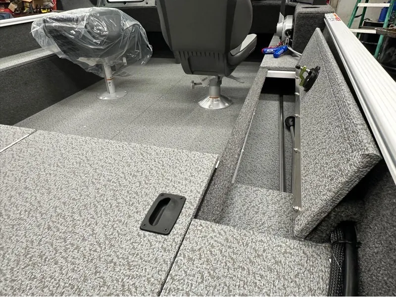 Slide: The Image of Lund 1650 Angler Sport 2025 - 18