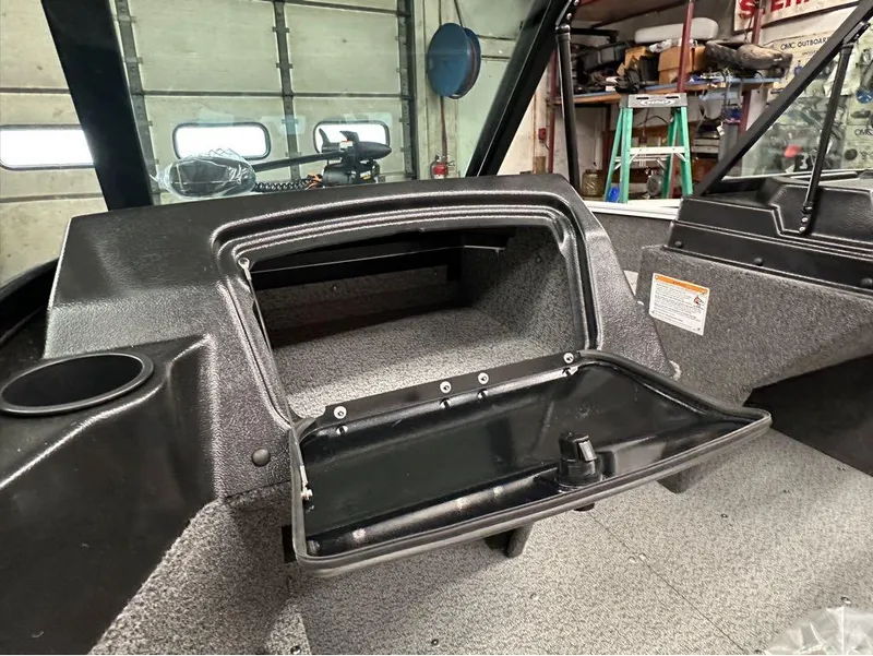 Slide: The Image of Lund 1650 Angler Sport 2025 - 19