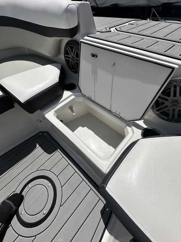 Slide: The Image of Starcraft svx 211 cc 2024 - 18