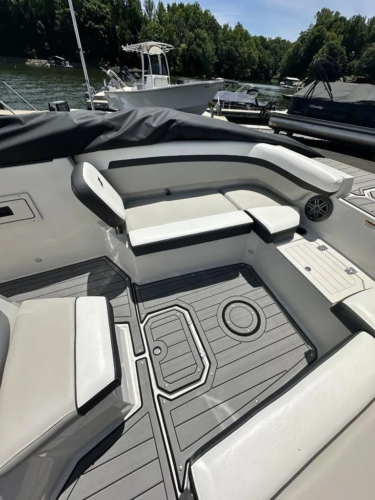 Slide: The Image of Starcraft svx 211 cc 2024 - 5