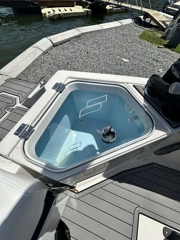 Slide: The Image of Starcraft svx 211 cc 2024 - 9