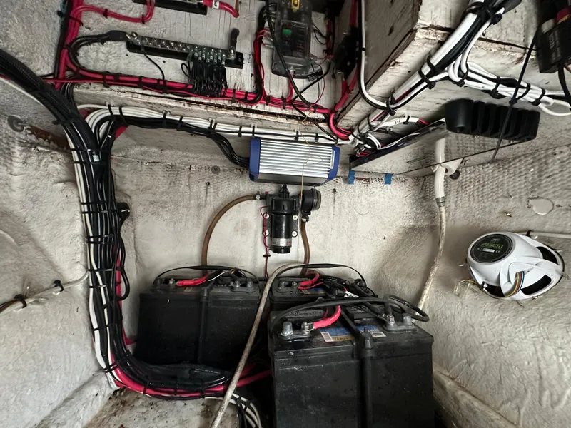 Slide: The Image of 1988 Wellcraft SCARAB SPORT engine compartment with wiring and batteries. - 28