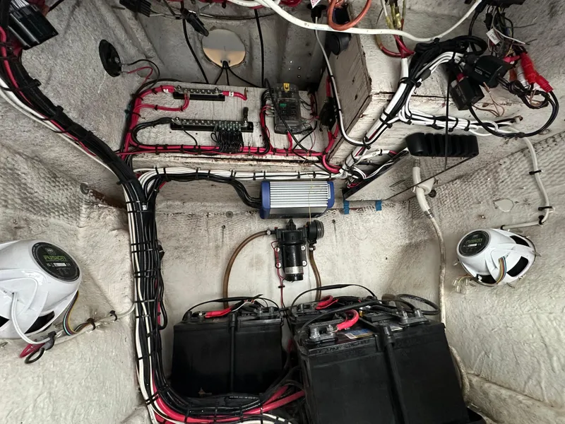 Slide: The Image of 1988 Wellcraft SCARAB SPORT boat interior wiring and battery setup. - 29
