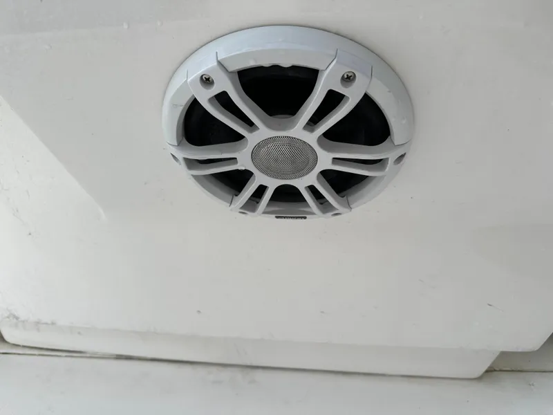 Slide: The Image of Marine speaker on 1988 Wellcraft SCARAB SPORT boat. - 33