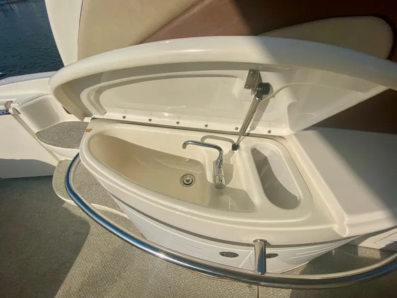 Slide: The Image of Open sink area on 2001 Sea Ray 510 Sundancer yacht. - 26