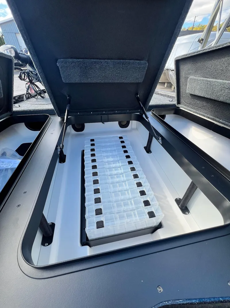 Slide: The Image of Skeeter ZXR 20 2025 - 20