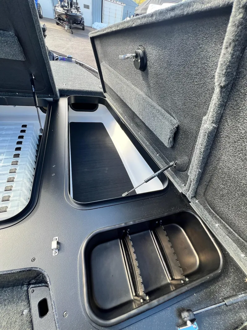 Slide: The Image of Skeeter ZXR 20 2025 - 22