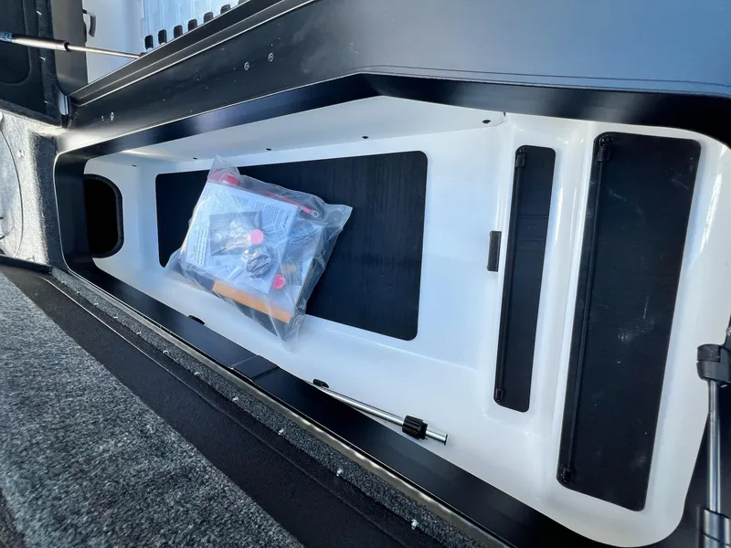 Slide: The Image of Skeeter ZXR 20 2025 - 8