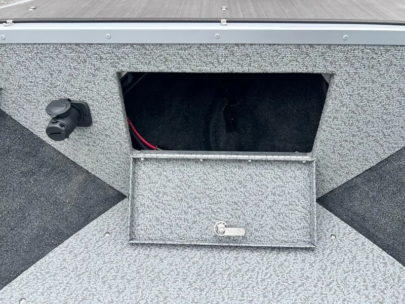 Slide: The Image of Starcraft Fishmaster 196 2025 - 10