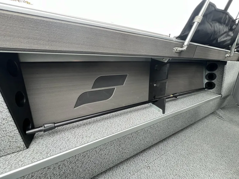 Slide: The Image of Starcraft Fishmaster 196 2025 - 17