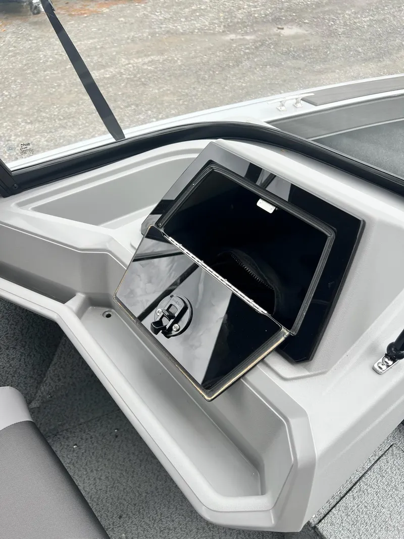 Slide: The Image of Starcraft Fishmaster 196 2025 - 18