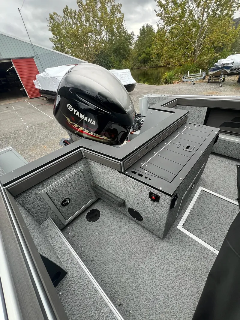 Slide: The Image of Starcraft Fishmaster 196 2025 - 19