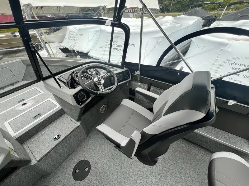 Slide: The Image of Starcraft Fishmaster 196 2025 - 33