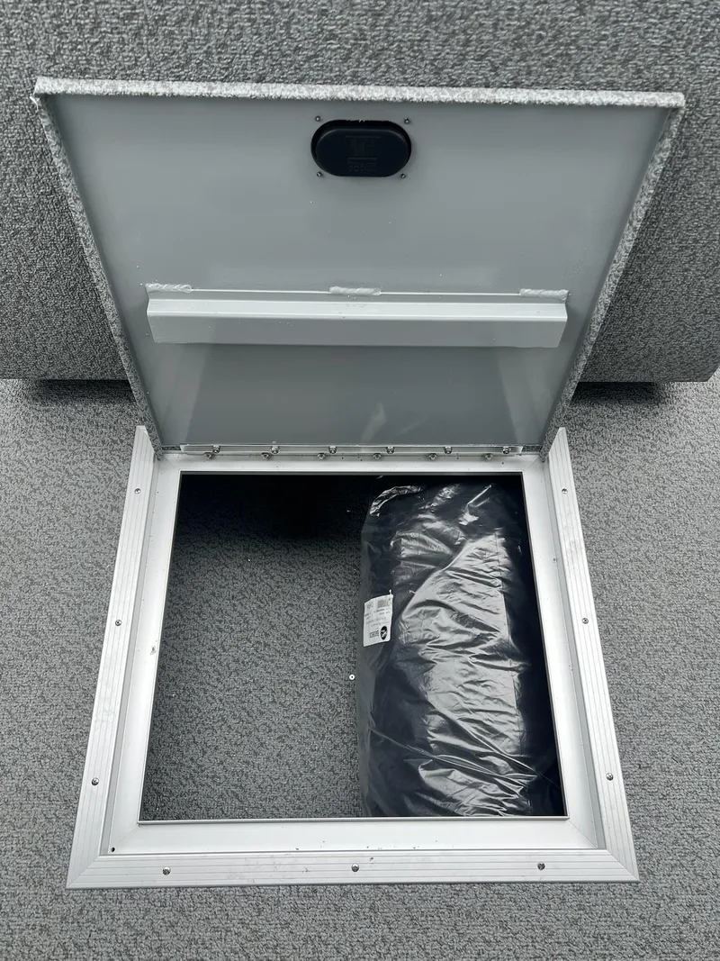 Slide: The Image of Starcraft Fishmaster 196 2025 - 37