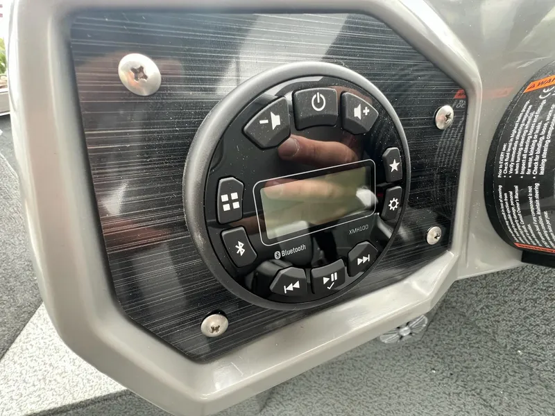 Slide: The Image of Starcraft Fishmaster 196 2025 - 5