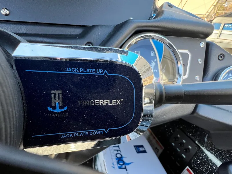 Slide: The Image of Skeeter ZXR 20 2025 - 19