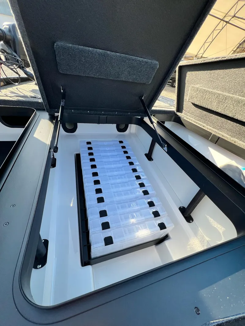 Slide: The Image of Skeeter ZXR 20 2025 - 30