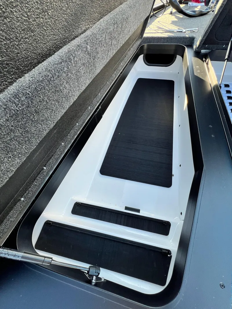 Slide: The Image of Skeeter ZXR 20 2025 - 7