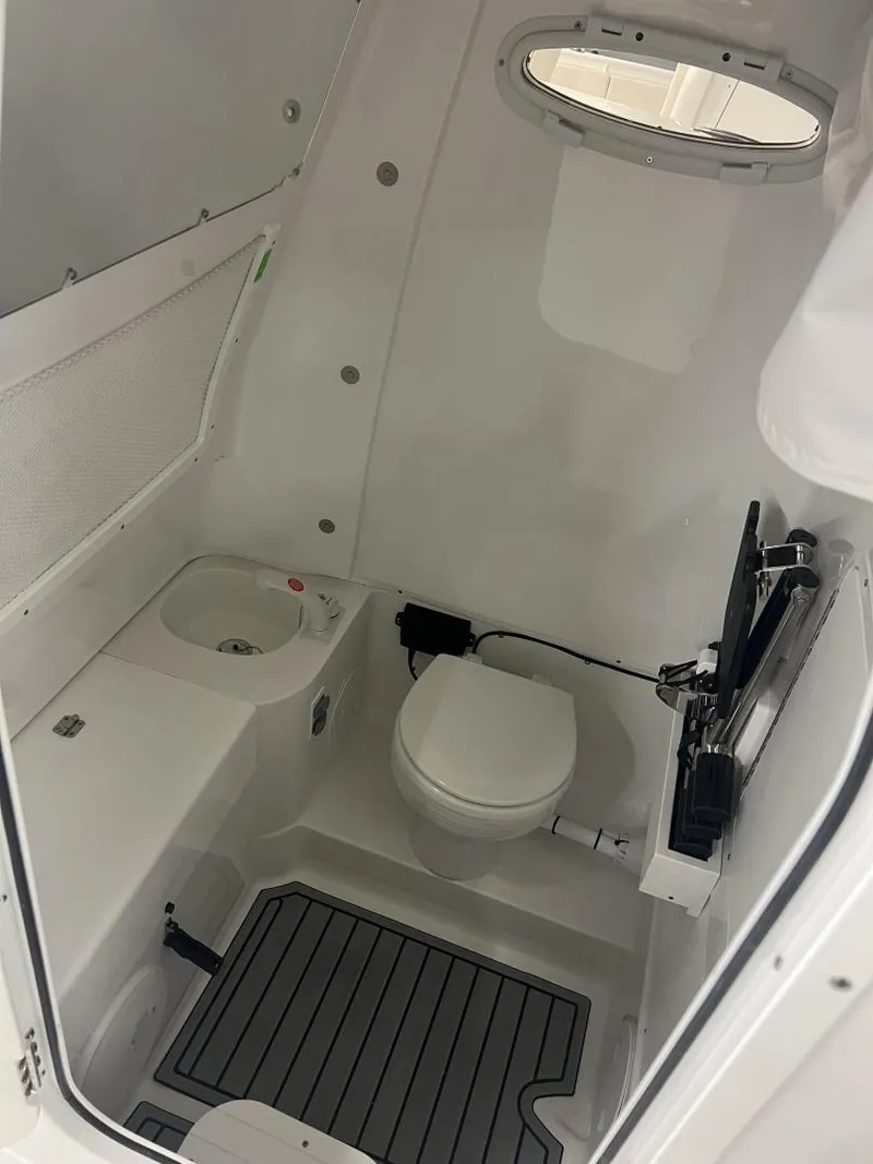 Slide: The Image of Sea Hunt Gamefish 28 Coffin Box 2025 - 13