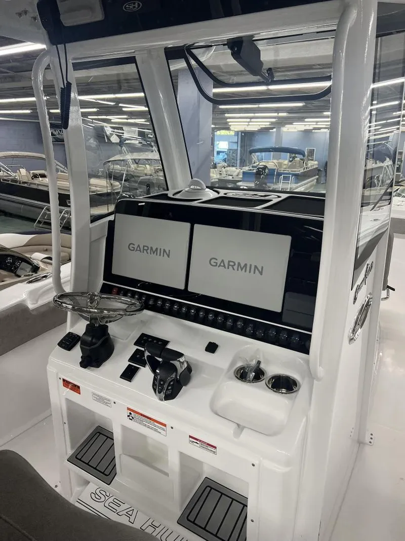 Slide: The Image of Sea Hunt Gamefish 28 Coffin Box 2025 - 8